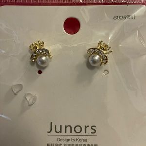 Adorable gold, pearl, & crystal studs